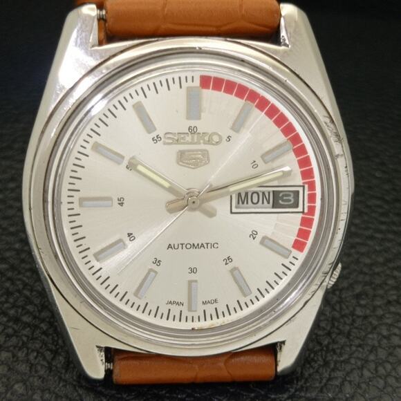 Vintage 1992 Seiko Automatic Mens Silver Watch W/daydate & Red accents - Picture 4 of 10